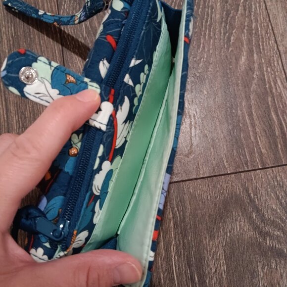 Vera Bradley wallet / Excellent condition! - Picture 4 of 5